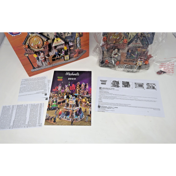 Lemax SPOOKY TOWN ~ Bigfoot Brewhaus 35006 ~ Lighted Halloween Village ~ TESTED - Picture 2 of 9